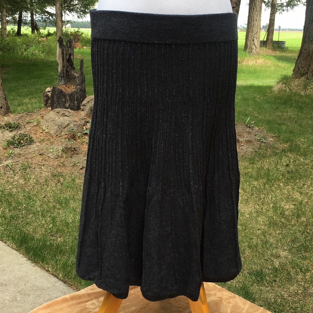 Cabi A-Line cable knit skirt size S, charcoal clr